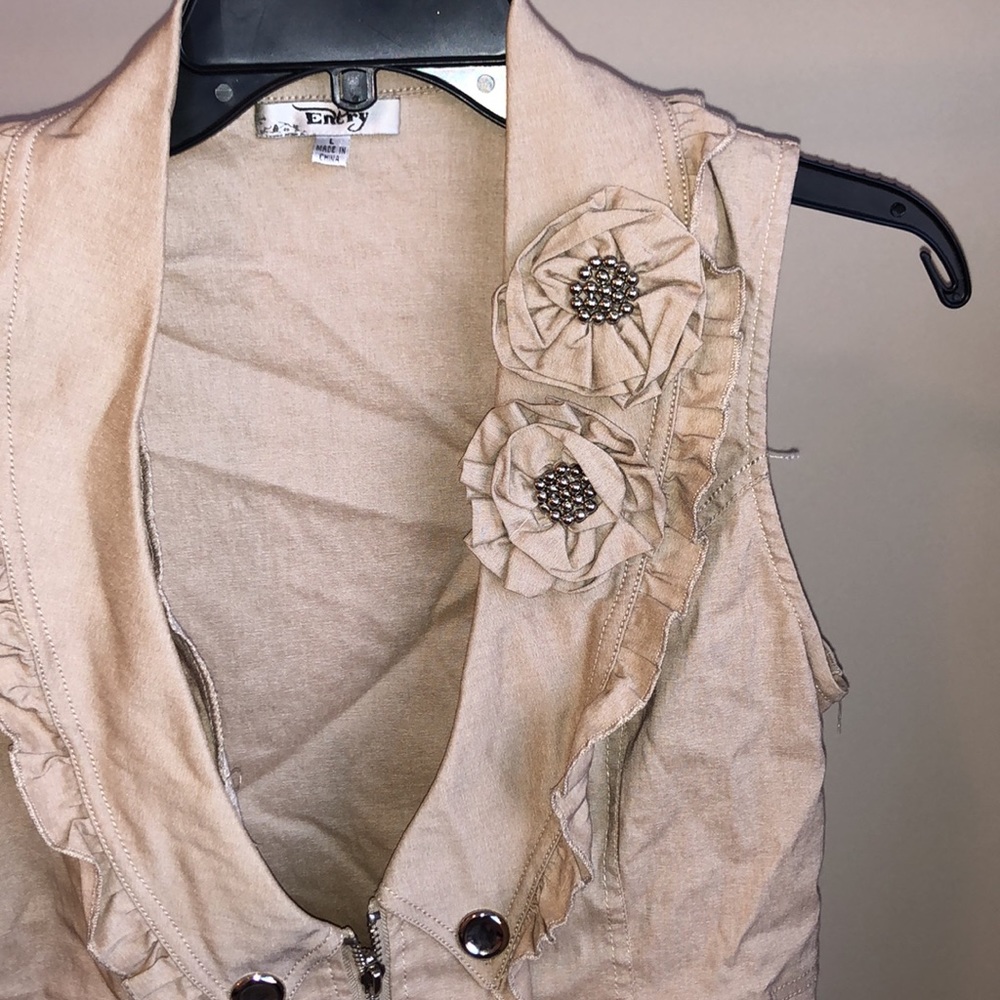 Vest - Picture 2 of 4